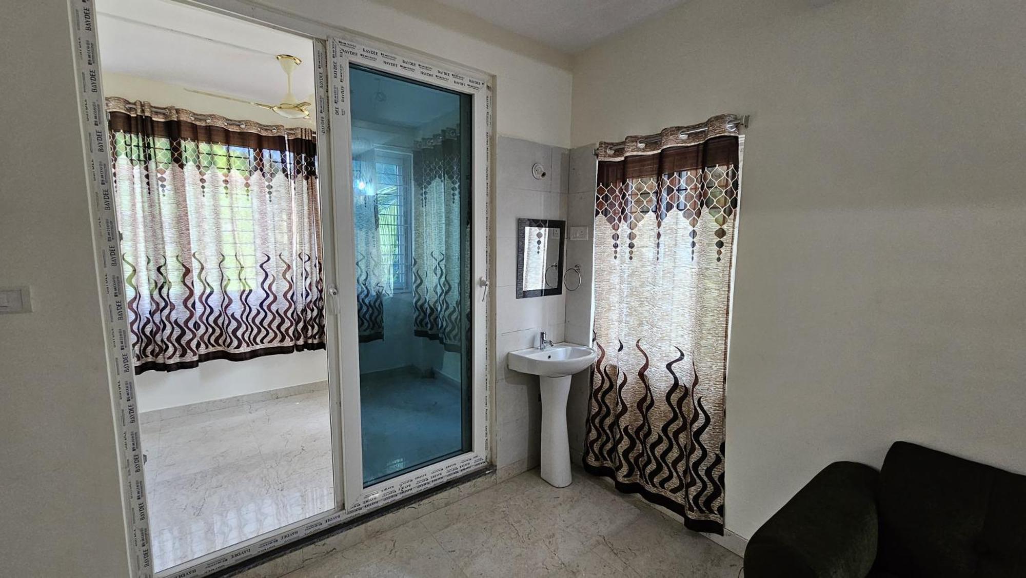 Vensa Homestay Puri Exterior photo